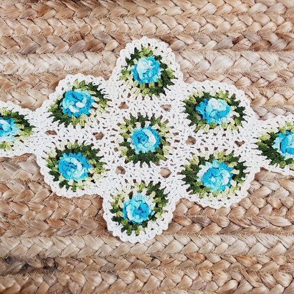 Vintage vtg Handmade white blue green doily - Picture 5 of 11